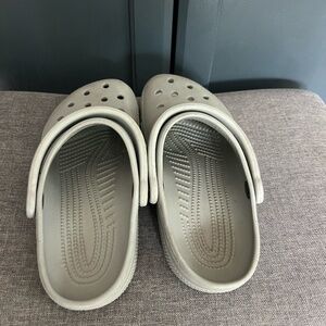 Unisex Gray Crocs. Womens 6, Mens 4